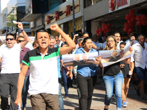 Caminhada, panfletagens e ‘adesivaço’ marcam o fim de semana da #corrente1078