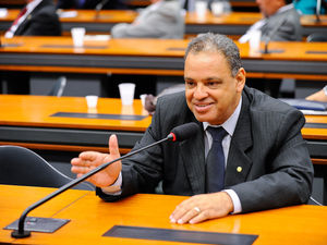 Comissão aprova Projeto de Lei de Roberto Alves que impede a ‘venda casada’ em sites de empresas aér