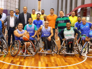 Roberto Alves participa de vistoria a centros esportivos em São Paulo