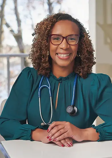 Branding headshot of black female Atlanta based DPC doctor