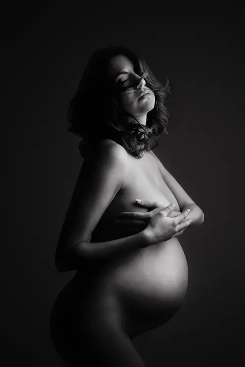 Implied nude black and white maternity photo