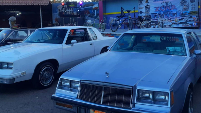 Disfrutaronde un fin de semana de autos clásicos y modificados en el Parque Vicente Guerrero