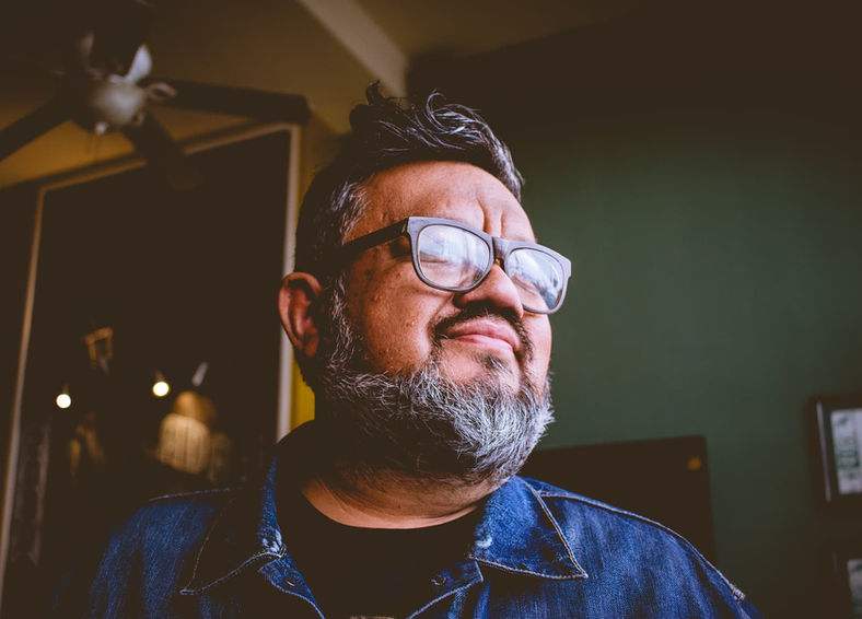 Antonio León presenta 'Una cabeza rodando en el desierto en Mexicali'