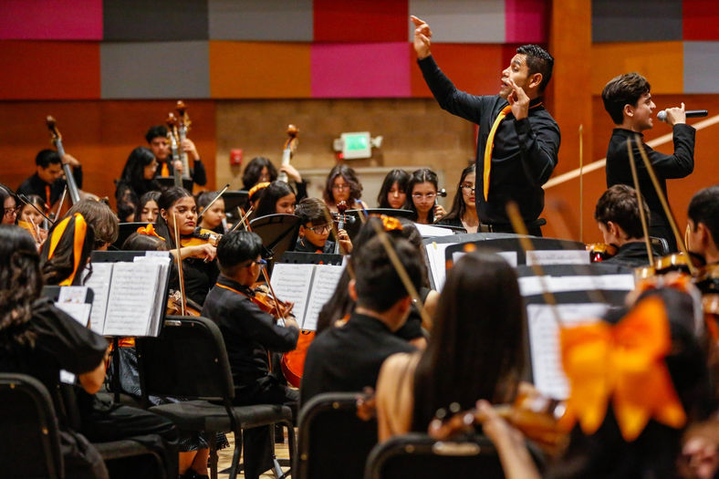 Cuerdas, nostalgia y ritmo juvenil: la Orquesta Río Nuevo celebra 14 años