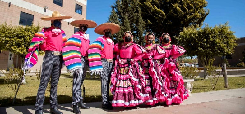 Lleva a cabo Cobach BC muestra de danza Folklórica