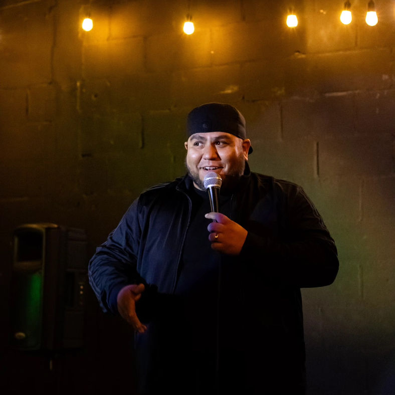 Standuperos y bandas locales se unen en show con causa a beneficio de Casa Hogar Betesda