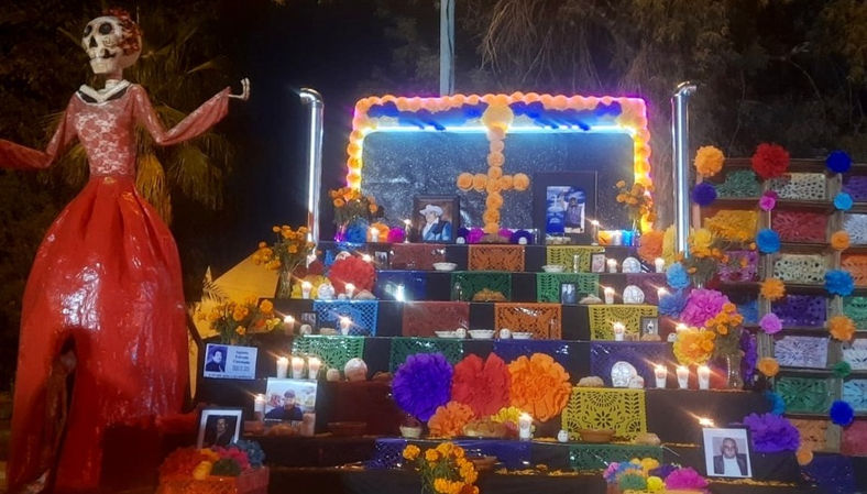 Instalan Parque Vicente Guerrero altar de muertos dedicado a la comunidad troquera