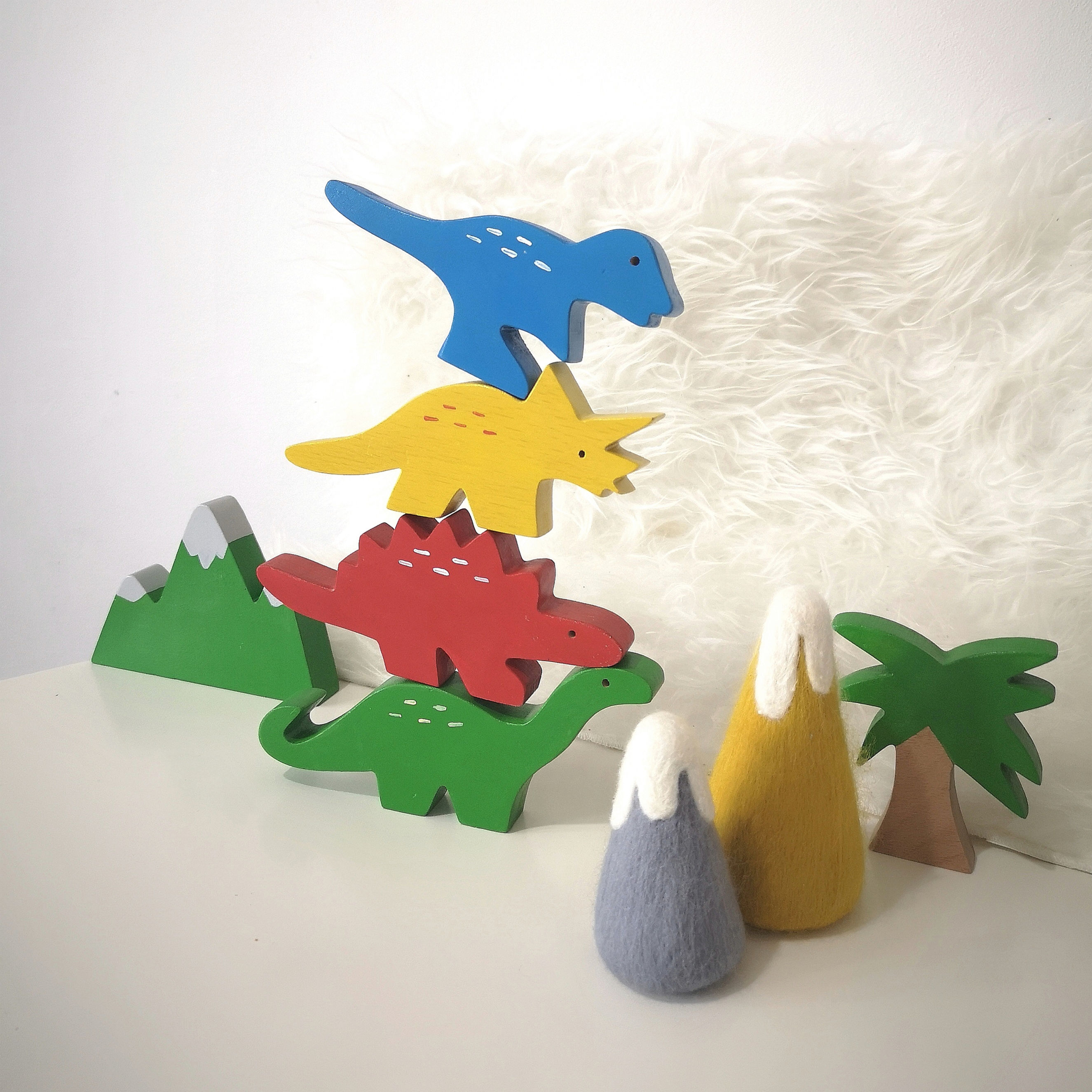 WOODEN PRIMARY DINOSAUR TOY SET