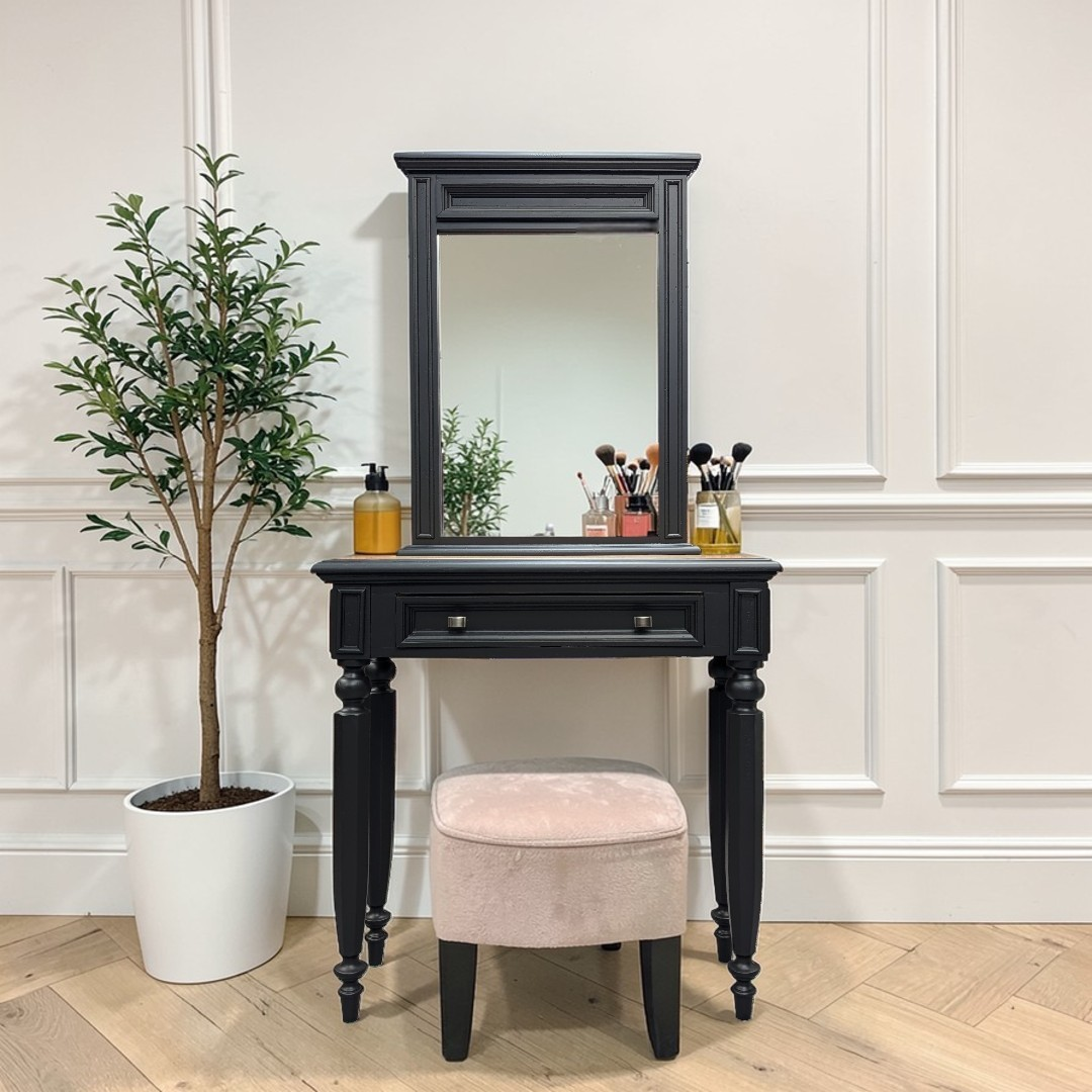 MAKEUP VANITY