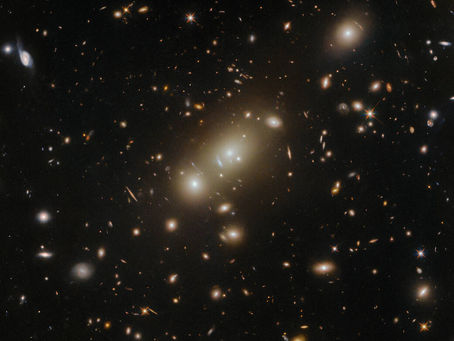 Aglomerado Abell 3322 visto pelo Hubble