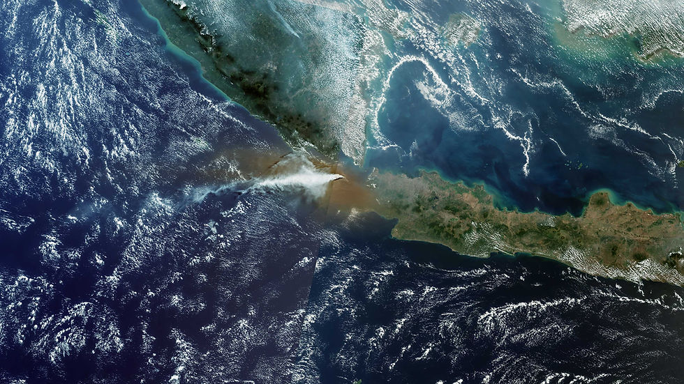 Erupção do Anak Krakatau vista do espaço
