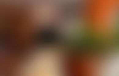 Rosa gebratenes Fleisch und zarter Edelfisch