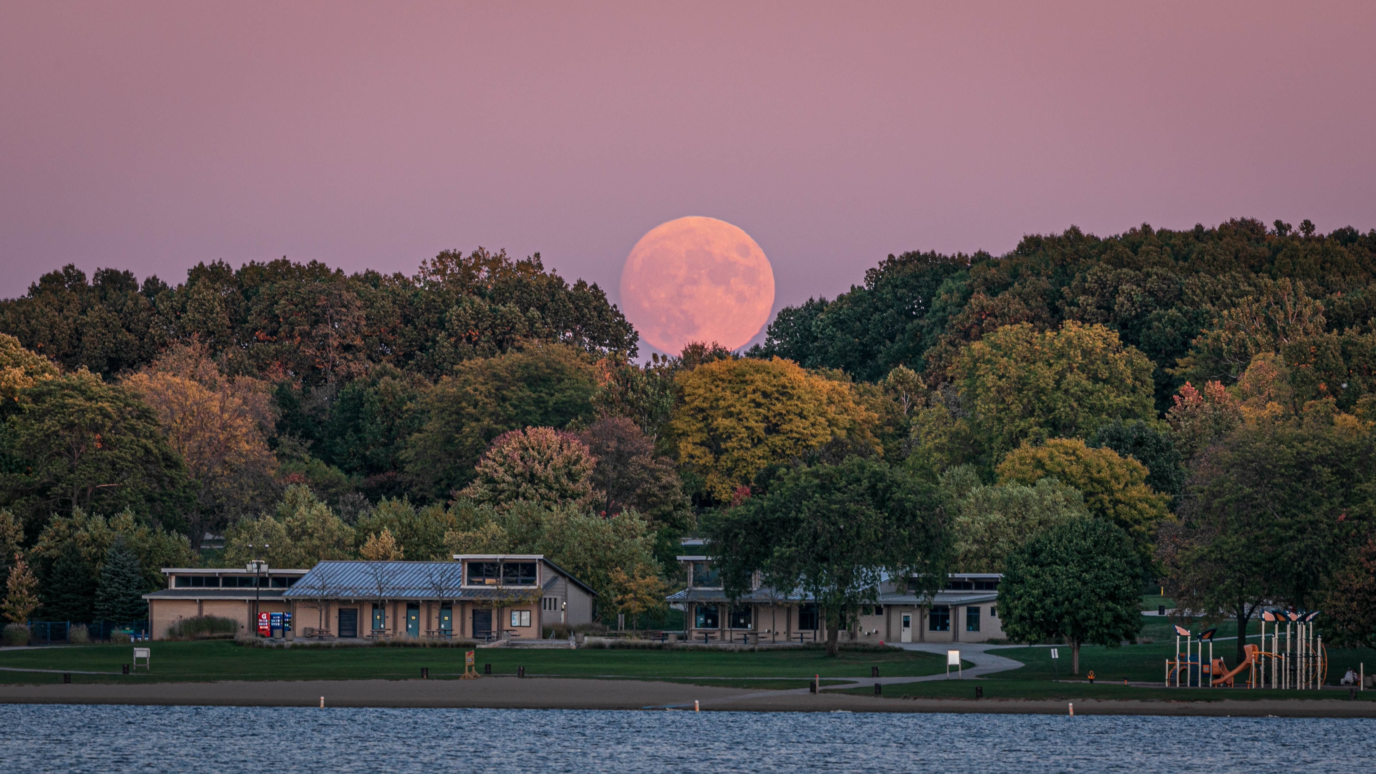 Hunter Moon Moonrise Kensington, Matthew Hutchison