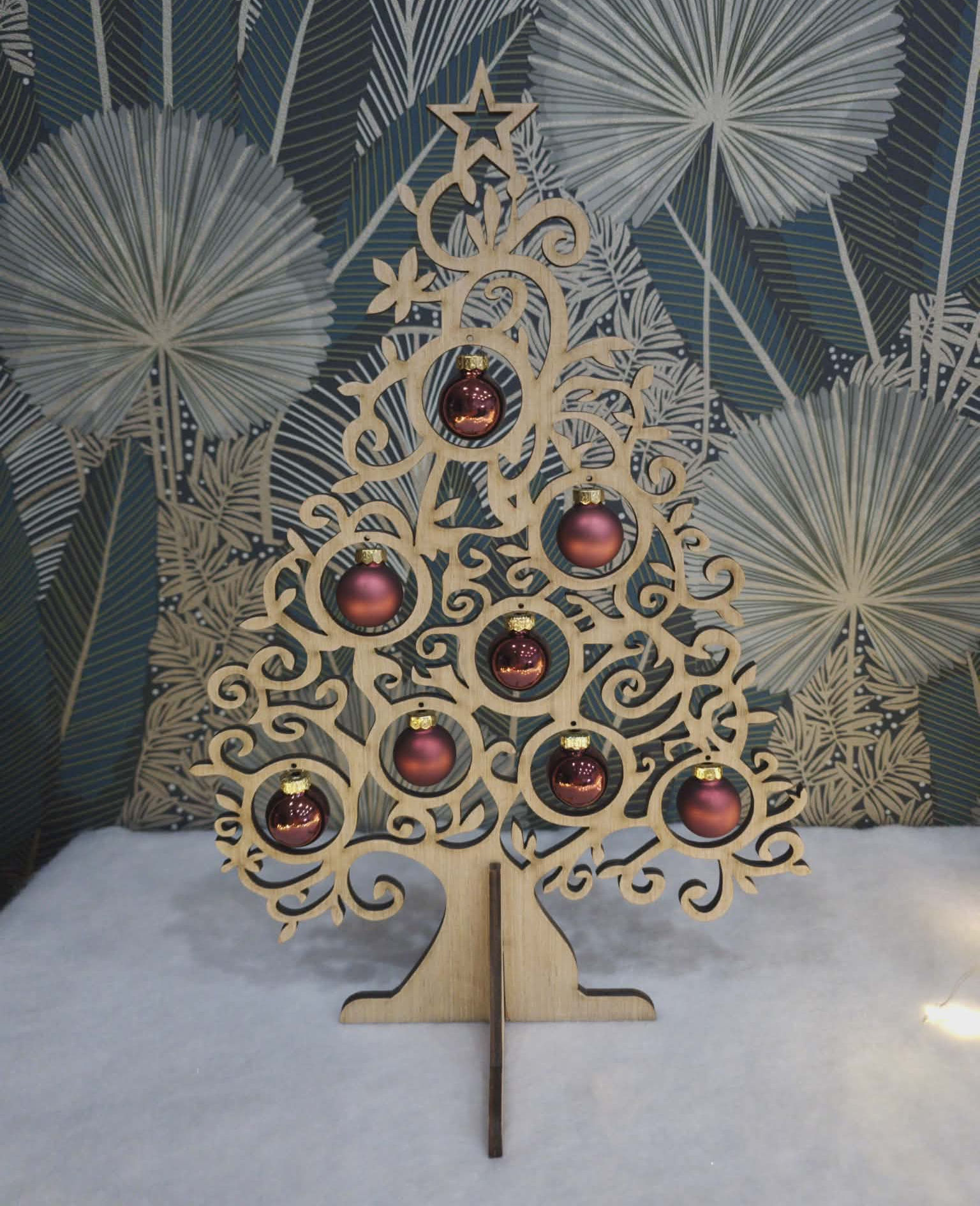 Sapin de Noël avec boules