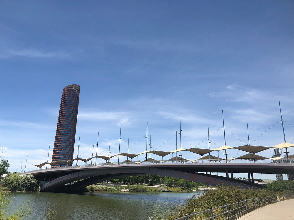 Río Guadalquivir and bridge in downtown Sevilla