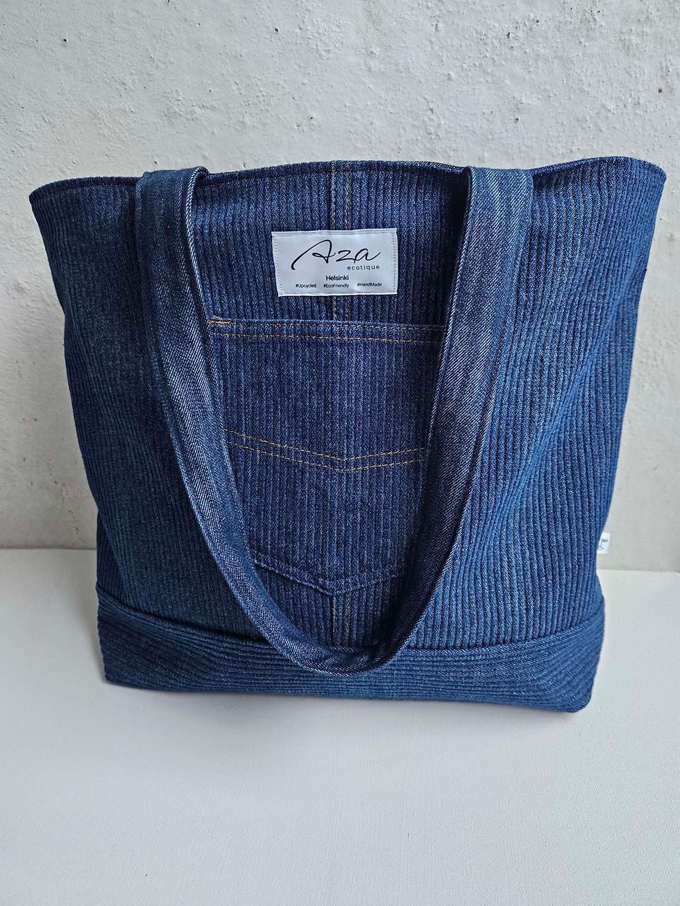 Thumbnail: JAANA - Upcycled tote bag with zipper