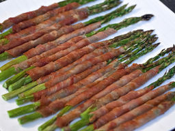 Whole30 Prosciutto Wrapped Asparagus