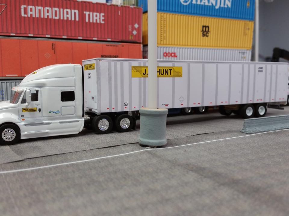 Thumbnail: HO - J.B. HUNT ROADRAILERS 53´ Trailer