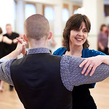 Dans med parkinson ballroom fitness hos Borup Fysioterapi ved Hanne Emborg.jpg