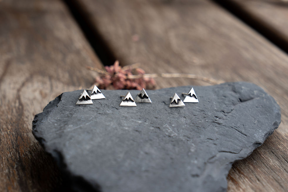 Thumbnail: Bergohrstecker handgemacht bergschmuck silber
