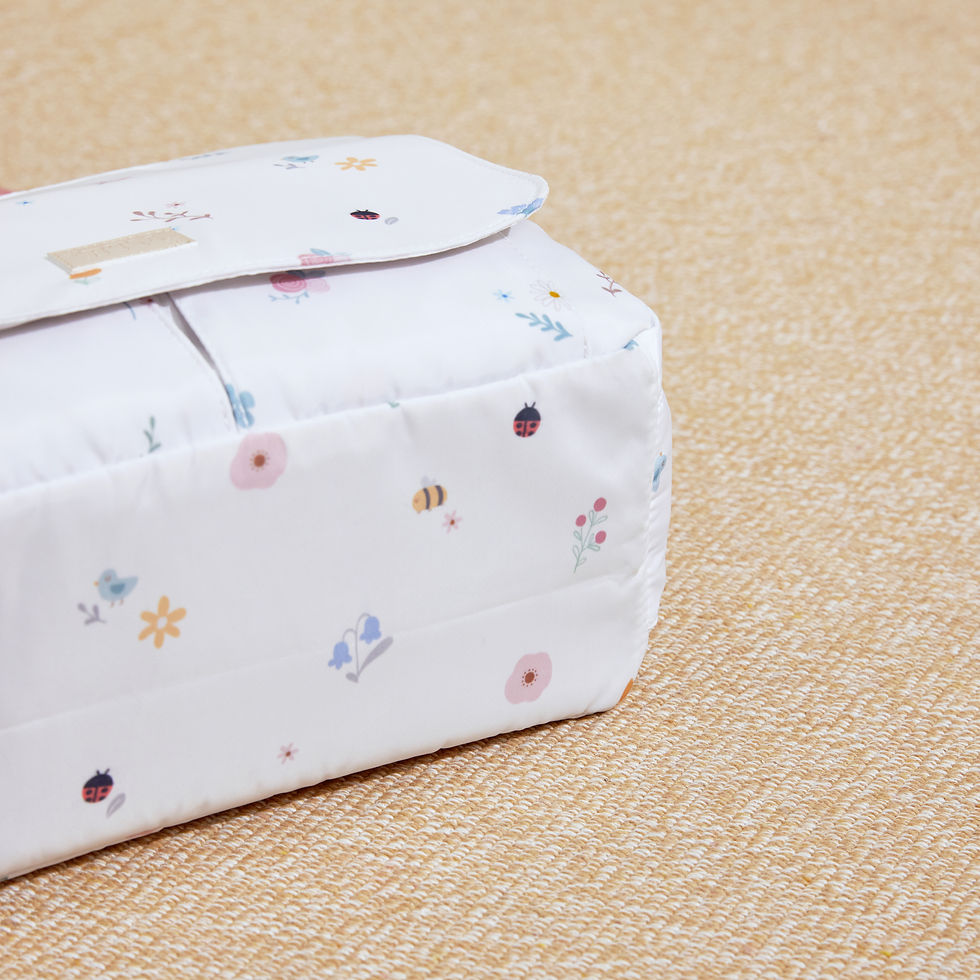 Thumbnail: Mom Bag - Dainty Flowers