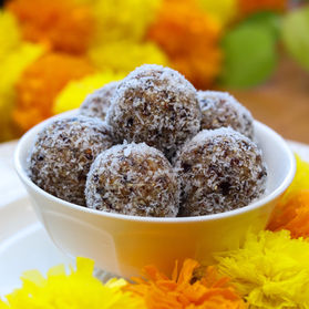 Dates and Coconut Ladoo