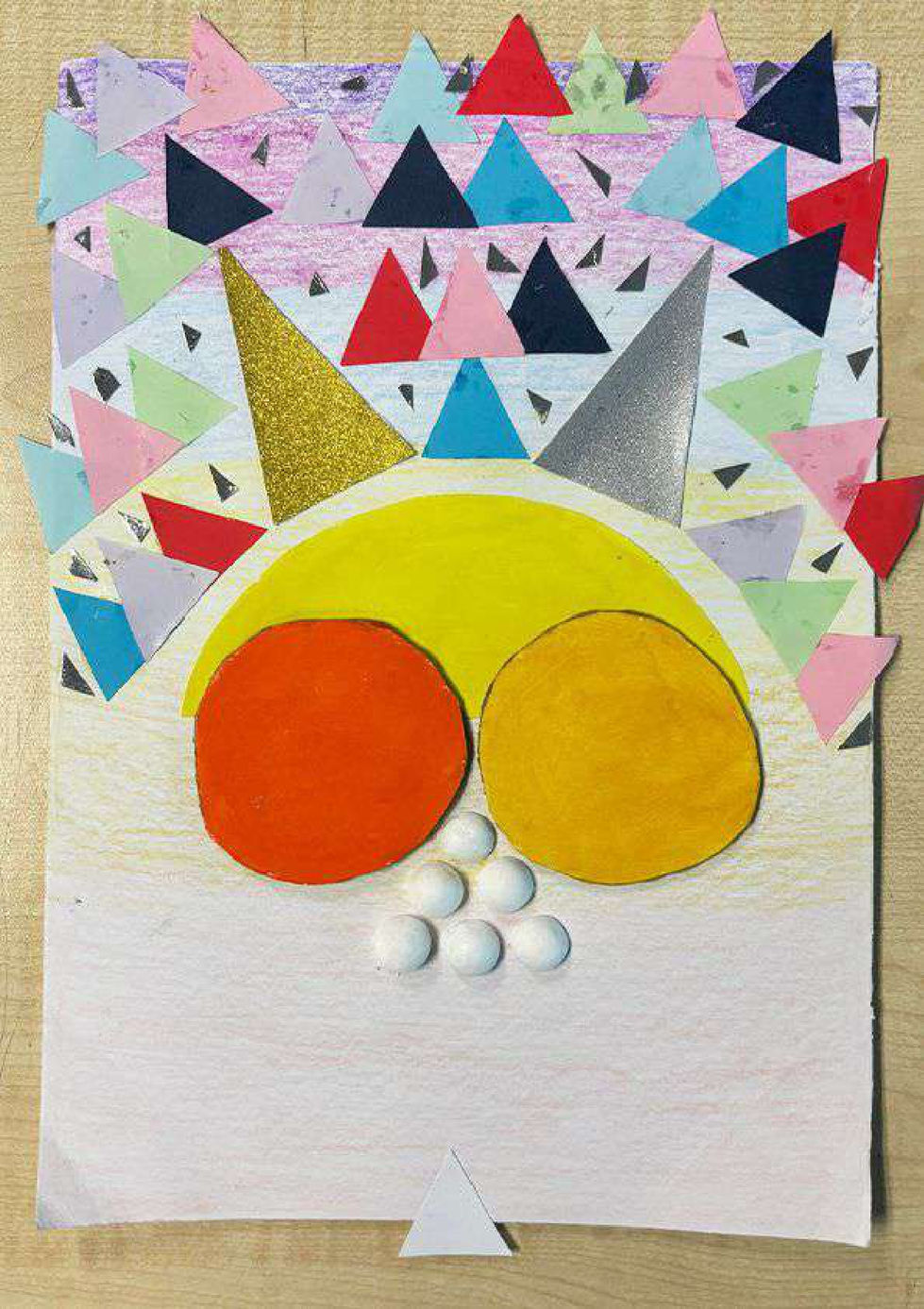 Materials: White and colored circular shapes, semicircle, upward triangles, gradient
backgroundHope was finally rising. The white balls point upwards to bigger coloured circular balls,
which symbolise growth. The semicircle represents a half sunrise, with the triangles
representing the rays that shoot up and outwards in all directions. The gradient in the
background shows a transition from heaviness to warmth.