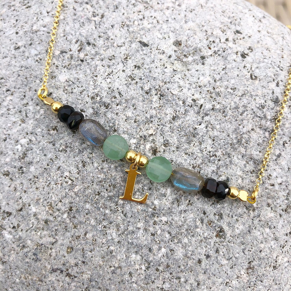 Miniatura: Letra personalizada con piedras y cadena