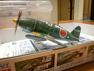 1 48戦闘機模型完成品