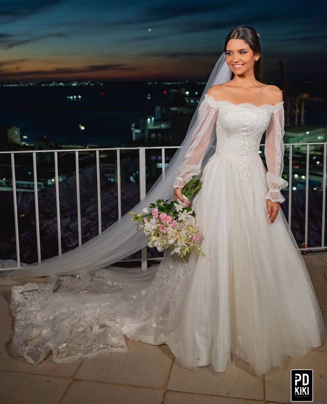 Vestido de Noiva Kity Cohim Princesa Ombro a Ombro