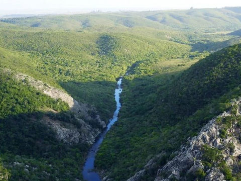 Quebrada de los Cuervos: el territorio de la profundidad y la resistencia del paisaje