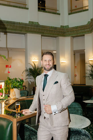 Luxurious wedding photography in the Parisi Passage