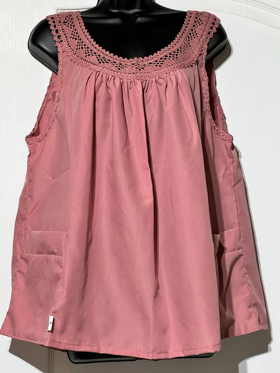 ภาพขนาดย่อ: เสื้อคอกระเช้า คอลูกไม้  เบอร์ 0 ขนาด อก 54 นิ้ว