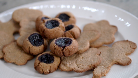 Biscoitos de Amêndoas com Geleia de Amora (sem glúten, sem leite)