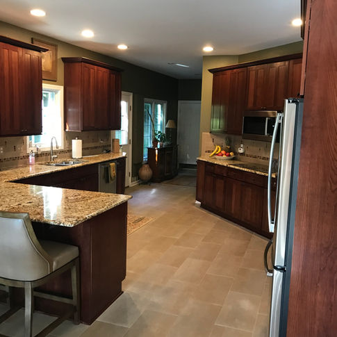 Kitchen before being painted by Linkowski Painting