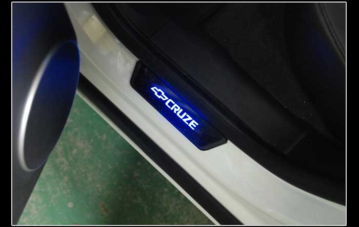 VIỀN BẬC CỬA CÓ ĐÈN MẪU NOBLE CHO CRUZE