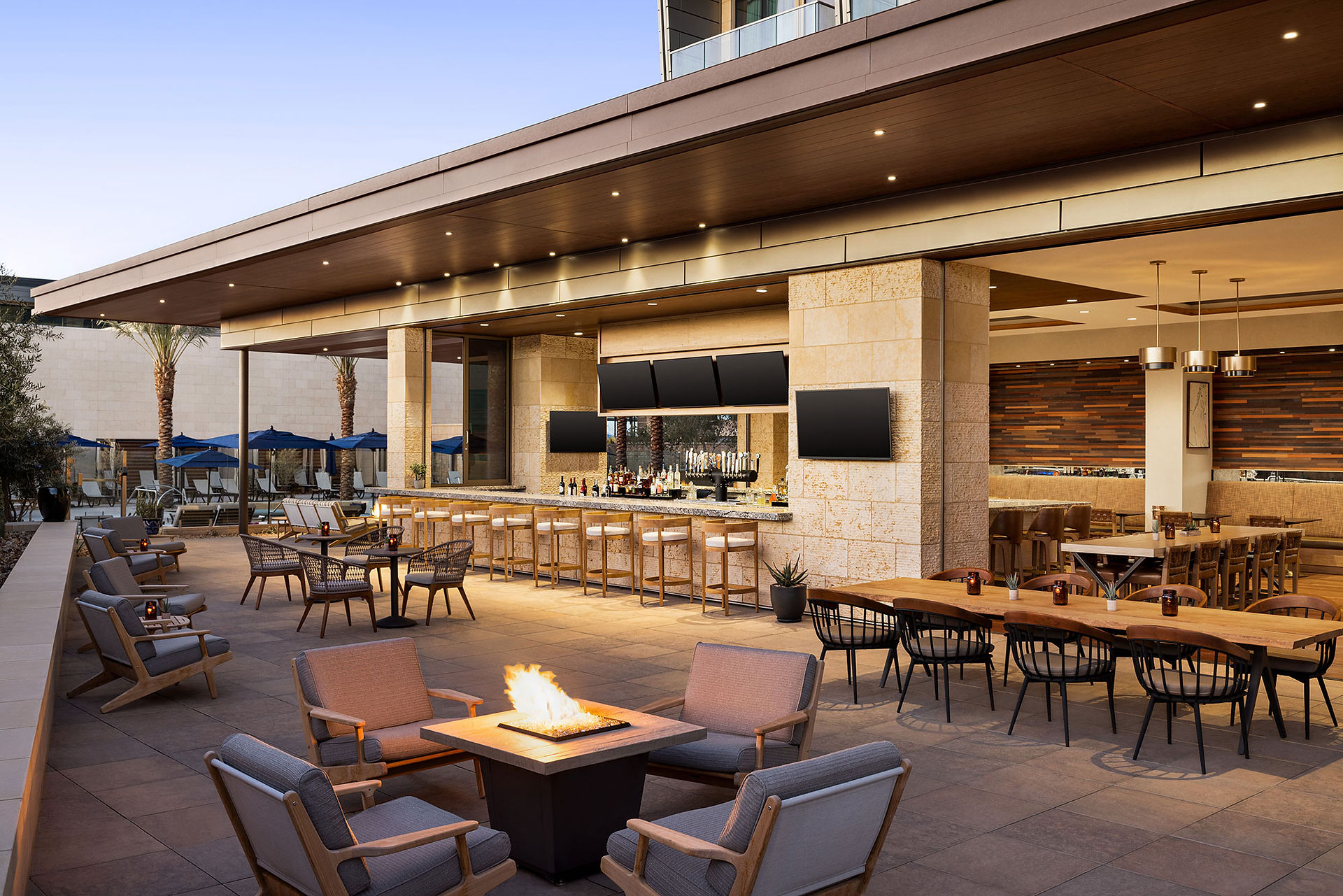 Hilton North Scottsdale at Cavasson bar