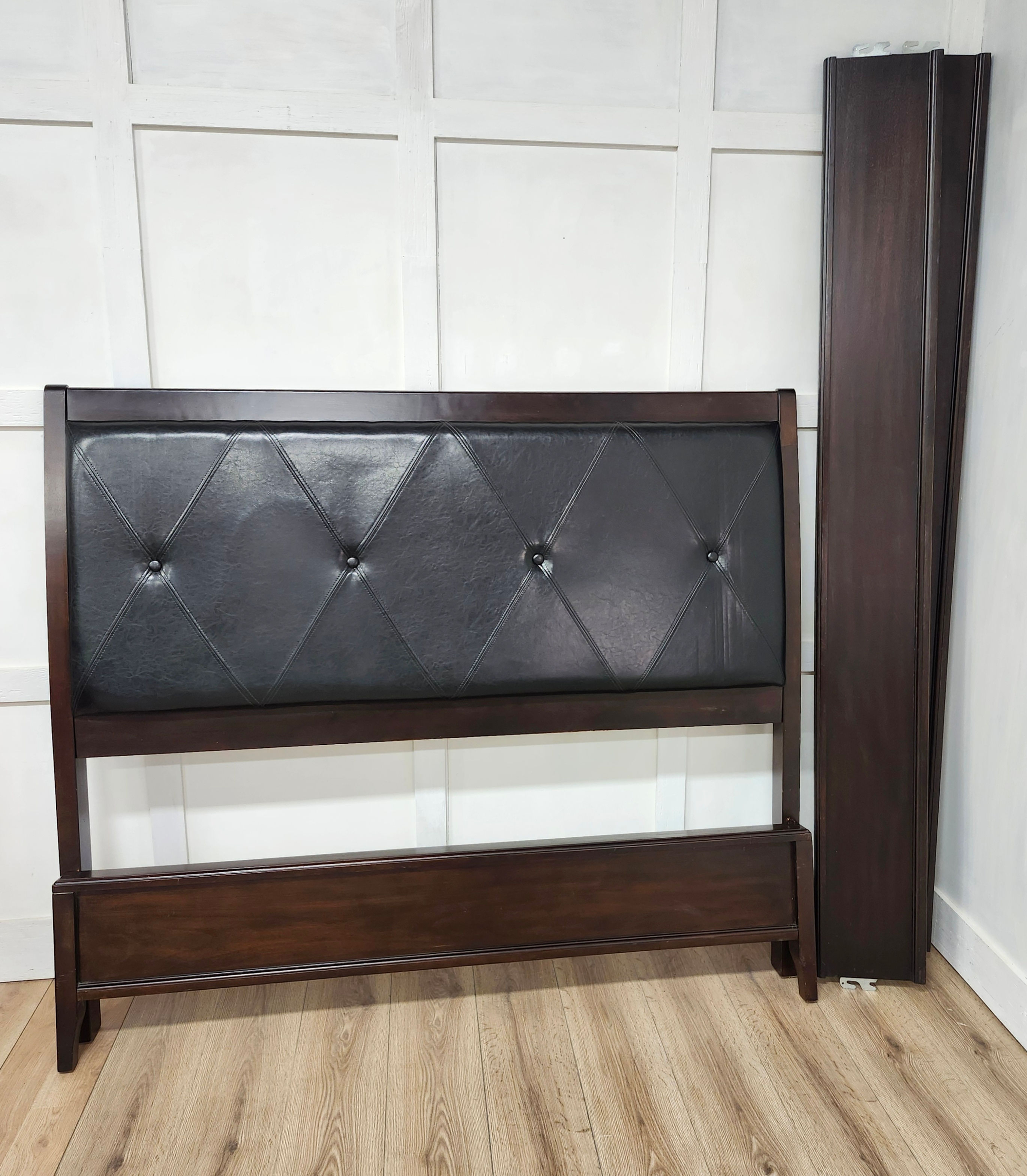 Queen bedframe