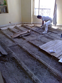 Dépose et remise à niveau d’un parquet point de Hongrie dans un appartement haussmannien à Paris
