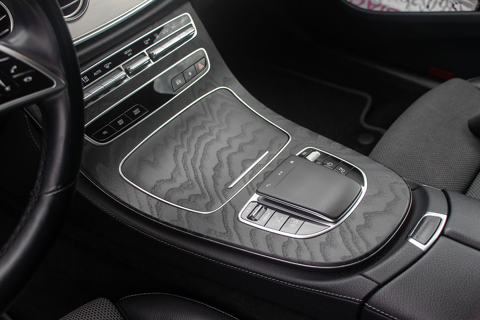 Miniatura: Mercedes-Benz E300e Avantgarde 2021