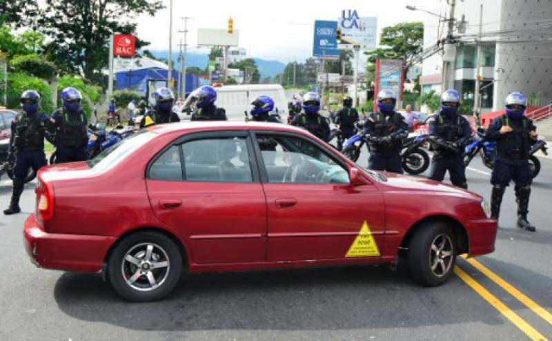 Taxistas protestan contra Uber en Costa Rica