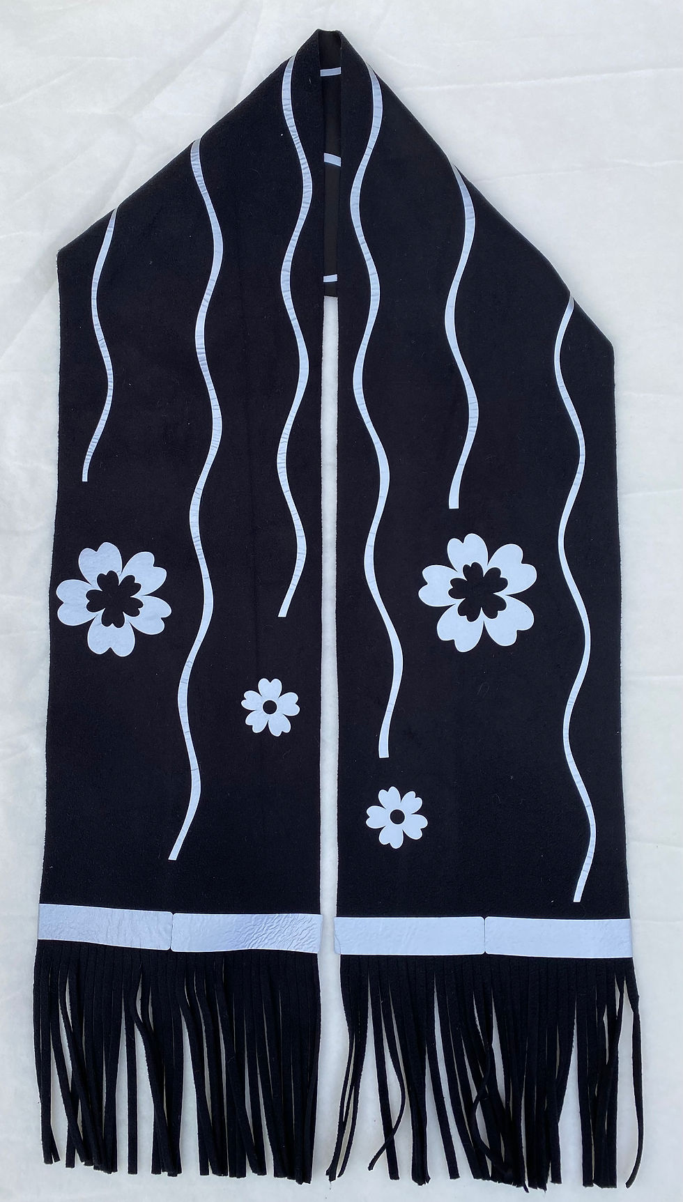 Thumbnail: Platinum Reflective - Wavy Daisy