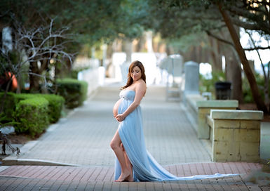 Outdoor maternity portrait in Crestview Florida by Sandy Hunt Photography