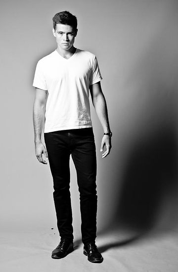 Chas Ratliff A Man's World | pluffmag