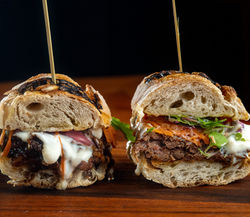 Sandubas: Peito de Angus braseado
