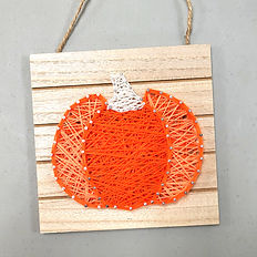 citrouille en string art orange et blanc