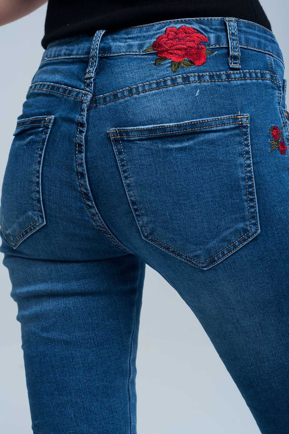 תמונה ממוזערת: Skinny Jean Embroidered Detail