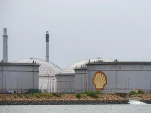 Billionaire Pangestu-Backed Chandra Asri, Glencore To Buy Shell’s Singapore Refinery