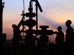 US oil and gas output set for another record year as climate concerns grow