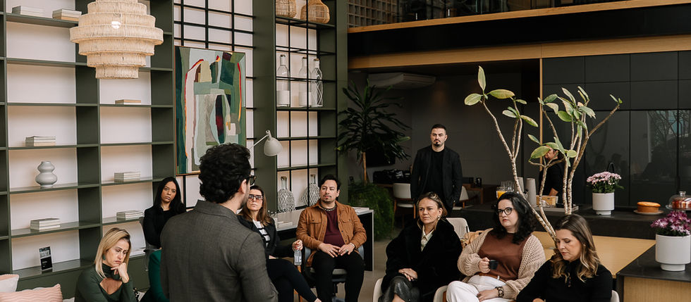 Talk da Deep on Tech sobre automação Apple HomeKit na Criare Moema, com convidados reunidos e espaço decorado